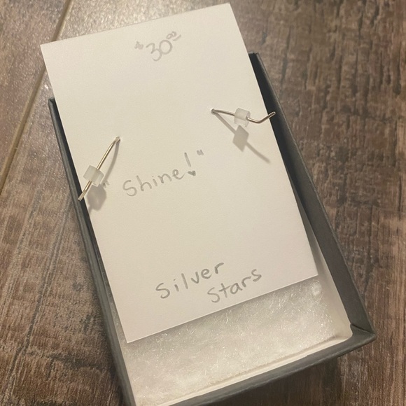Brand New Silver Star Earrings - Picture 2 of 2